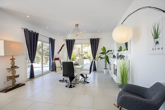 Completely renovated house with sea views