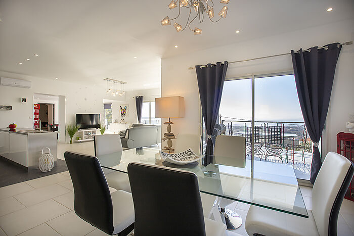 Completely renovated house with sea views