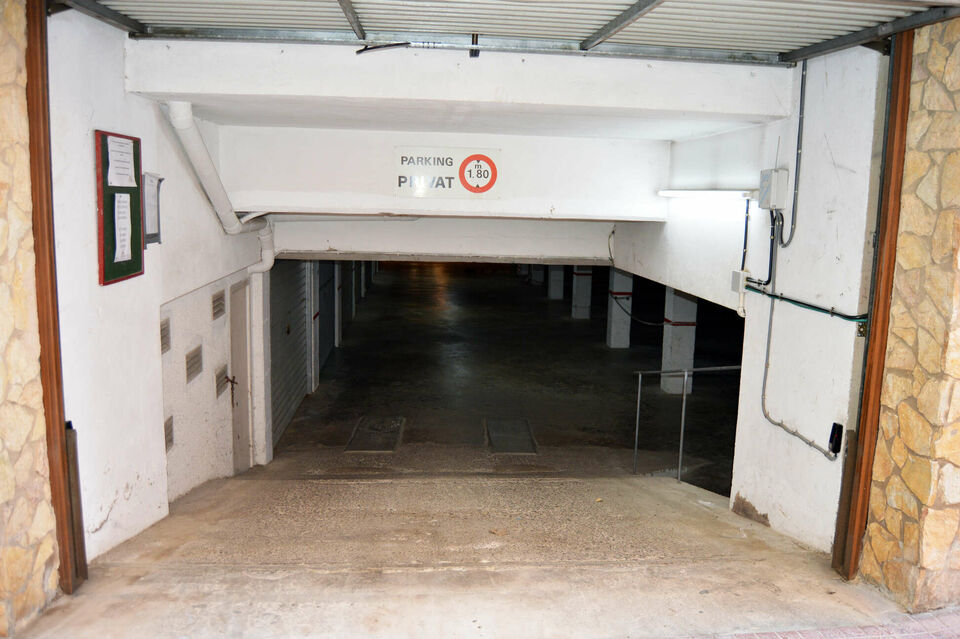 Garage privé dans parking souterrain. Protégez votre véhicule dans un espace sécurisé et pratique ! 