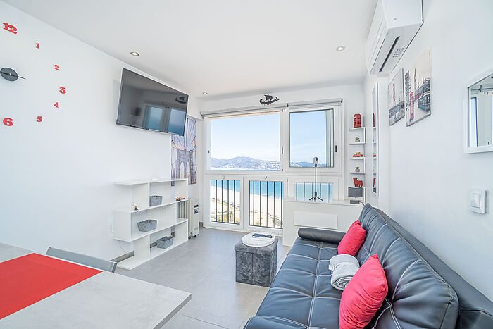 Estudio tipo cabina en venta con vista al mar, ¡ideal para disfrutar de la playa todos los días!