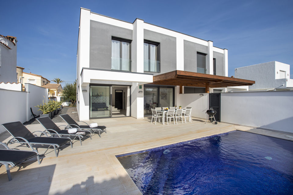 House for rent in Empuriabrava with 4 bedrooms