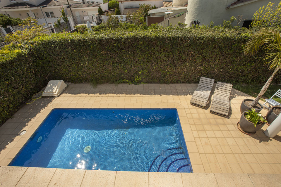 Magnificent house with pool