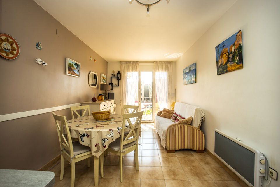 Apartment near the beach with parking