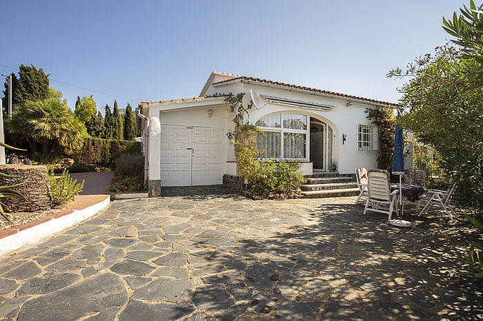 Beautiful three-bedroom house for sale in Mas Boscá Roses