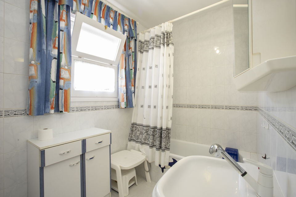 Preciosa casa con garaje y amarre de 7 x 4