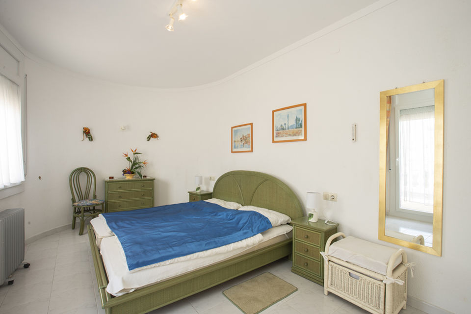 Preciosa casa con garaje y amarre de 7 x 4