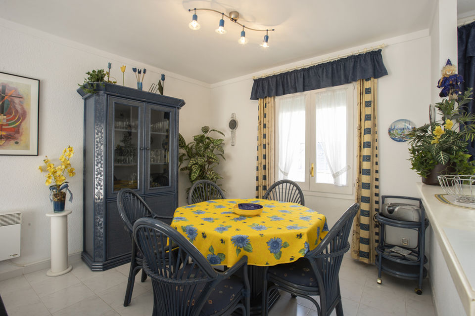 Preciosa casa con garaje y amarre de 7 x 4