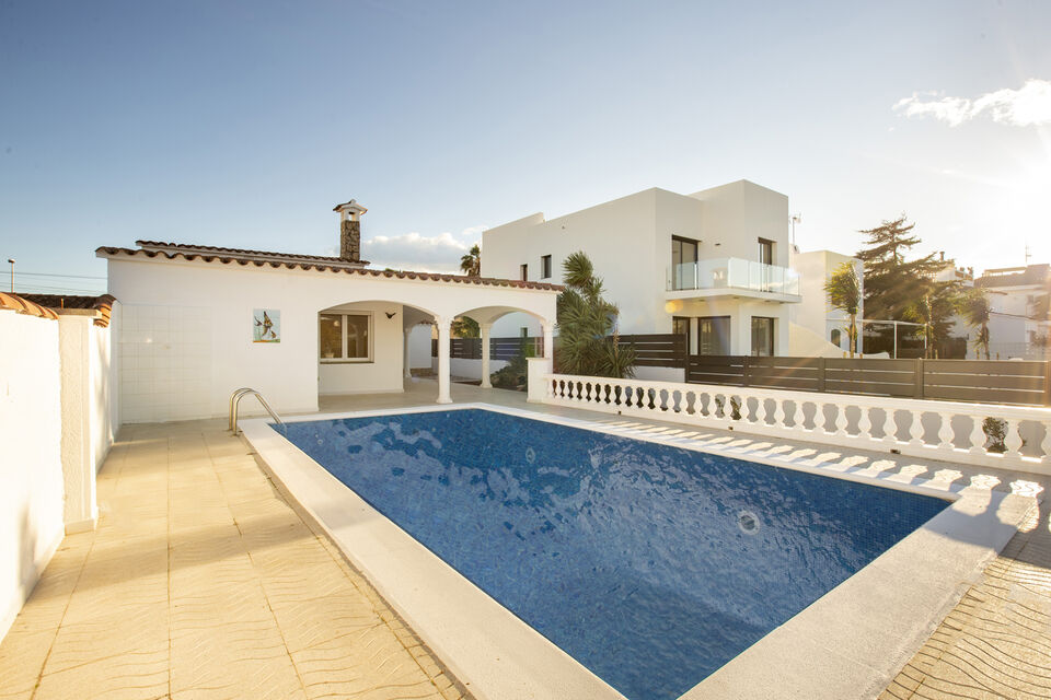 House for Sale Empuriabrava with mooring of 12.5 meters