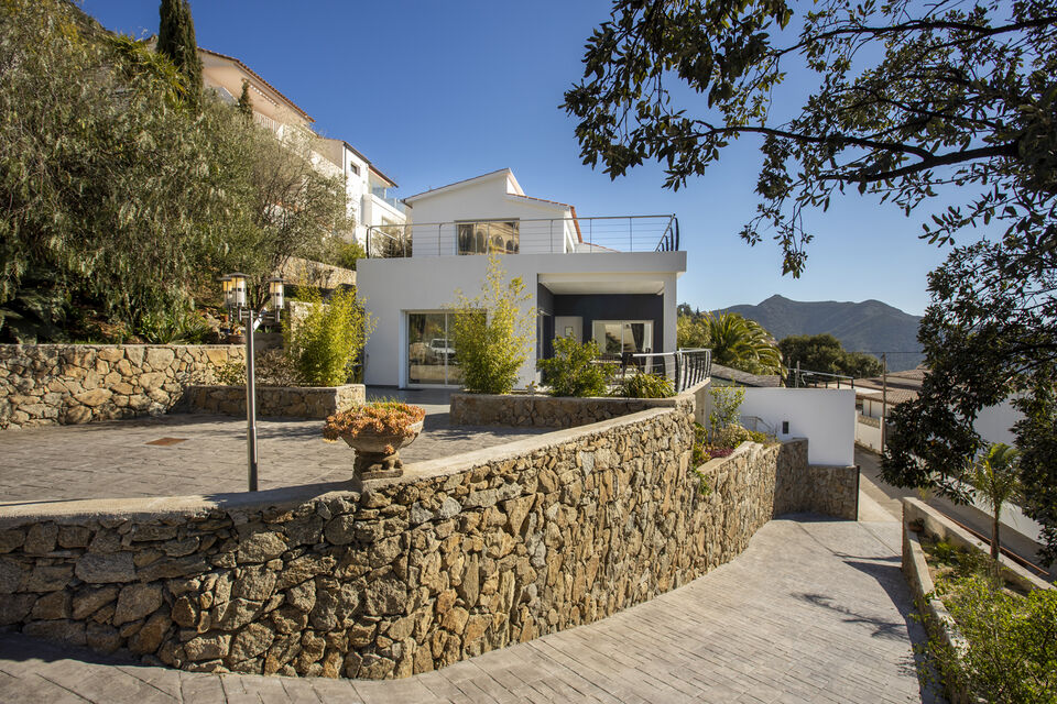 Casa totalmente reformada con vistas al mar