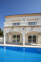 Nice house with pool for sale in Empuriabrava