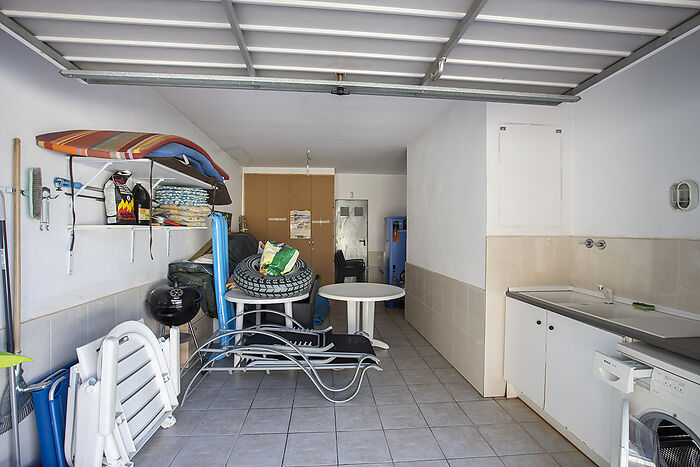 Charming house with pool in Empuriabrava, perfect for enjoying the sun and tranquility.