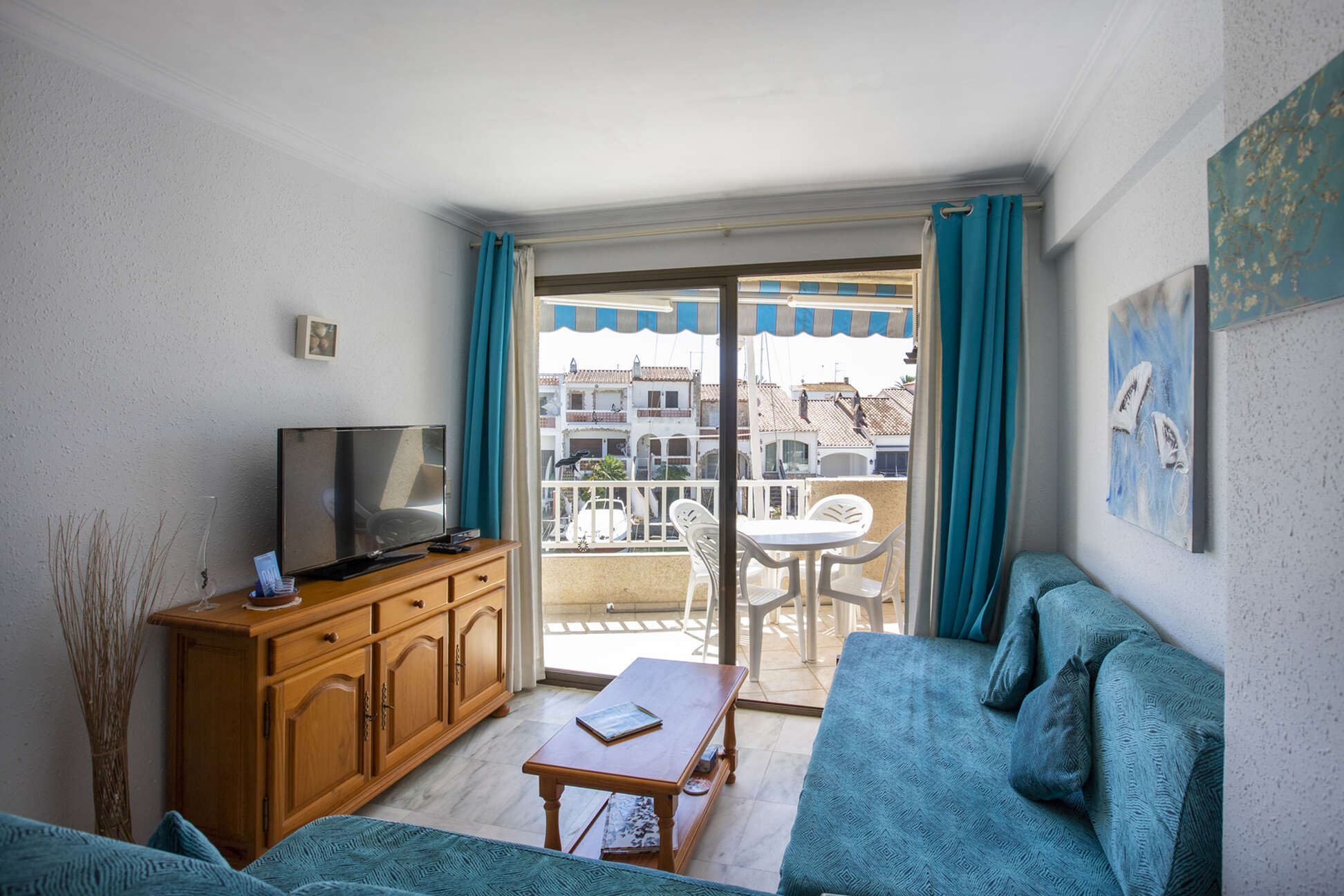 En venta apartamento con amarre 3x10 m y garaje