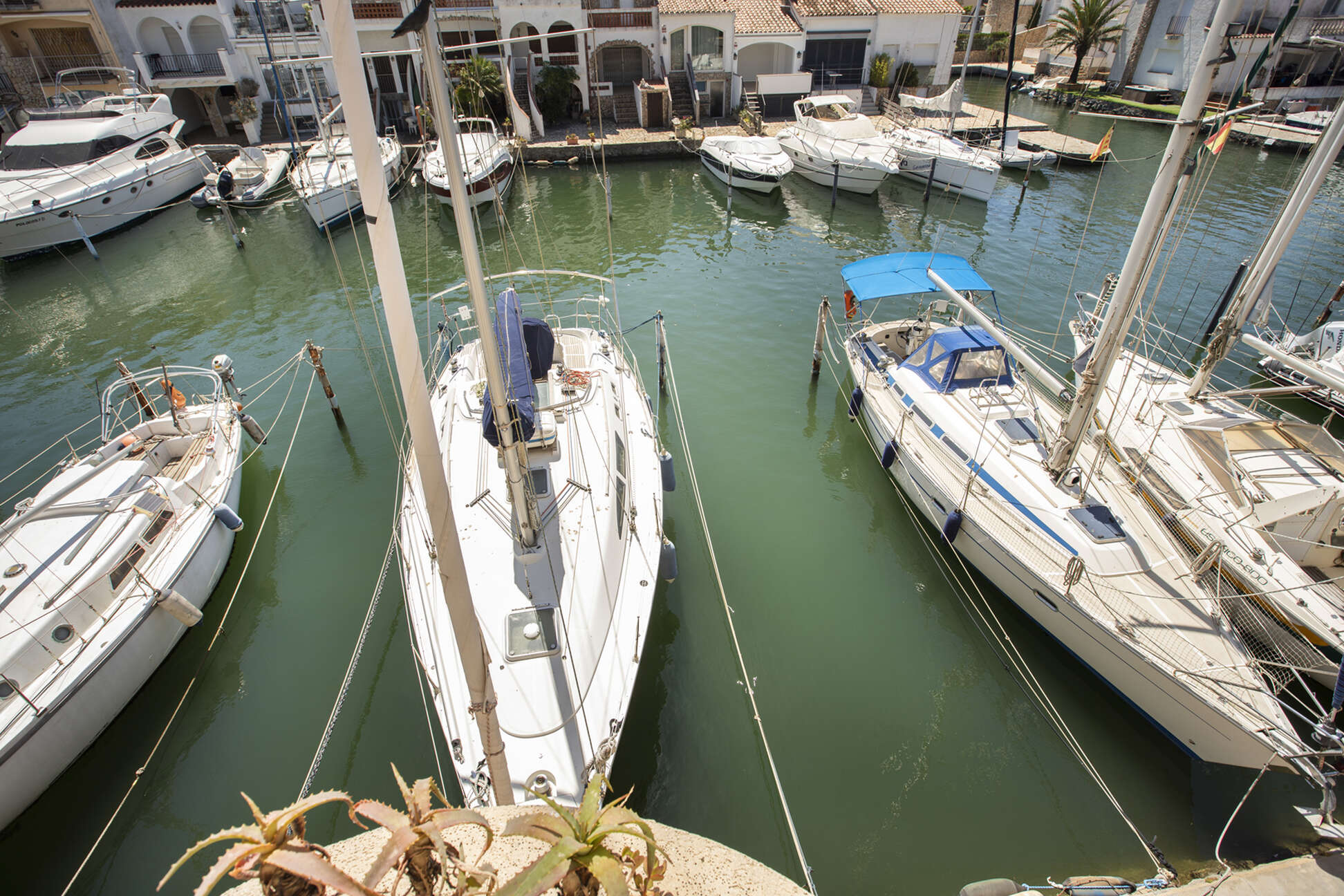En venta apartamento con amarre 3x10 m y garaje