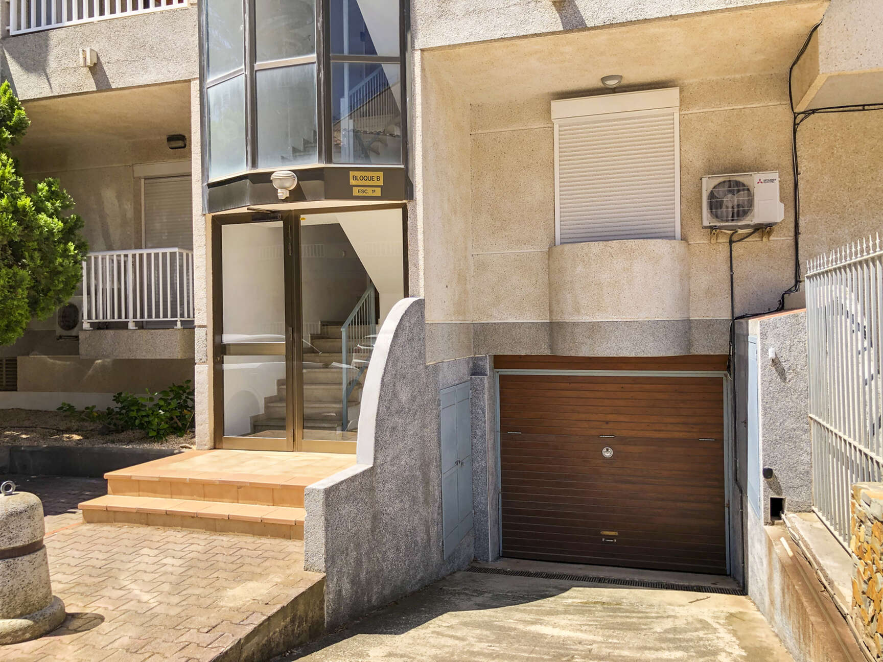 En venta apartamento con amarre 3x10 m y garaje