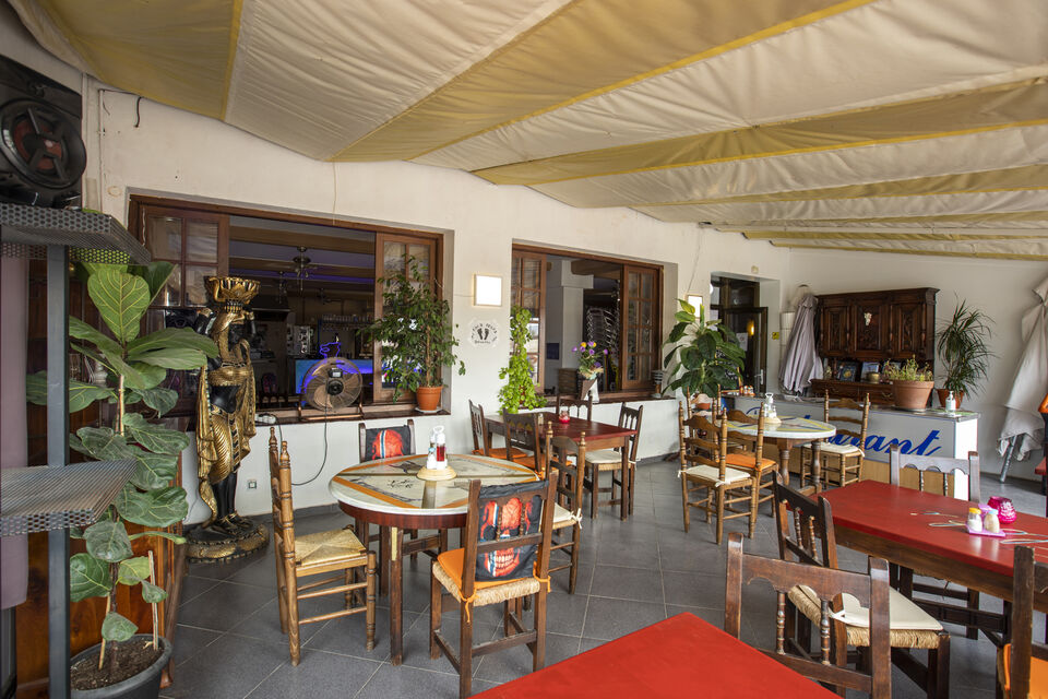 Restaurant in transfer in the Muga sector