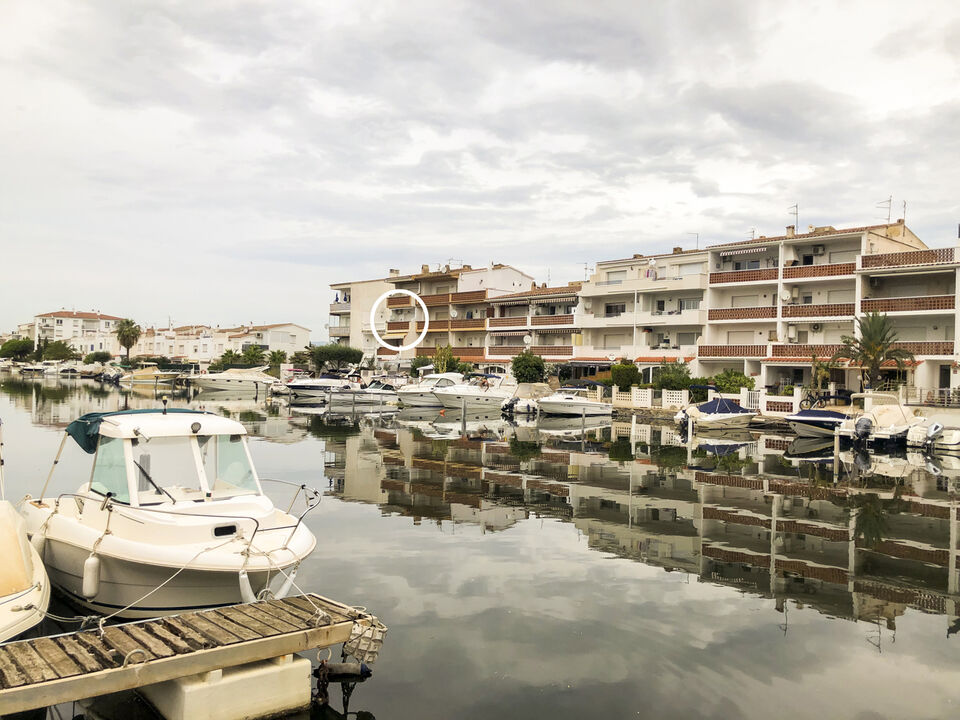 Magnificent apartment with views of the main canal  for sale in Empuriabrava