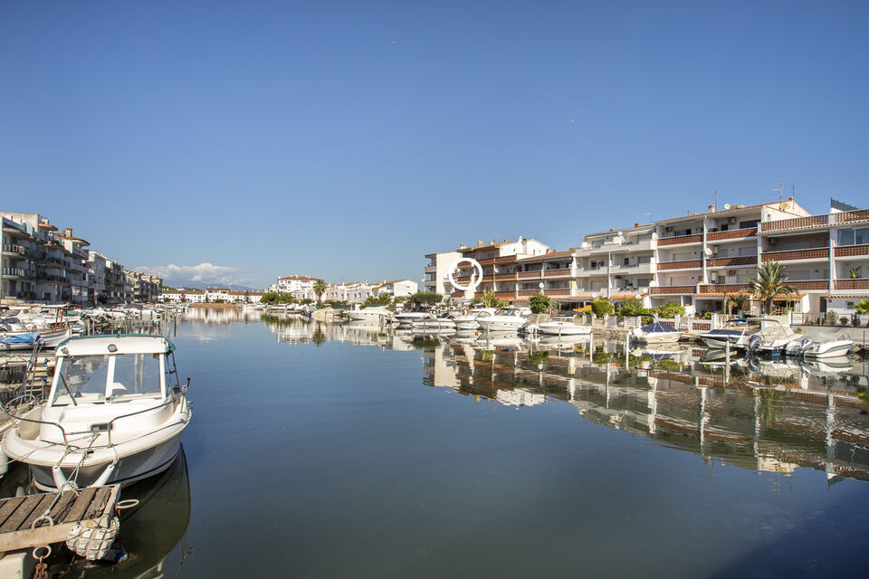 Magnifique appartement avec vue sur le canal principal  à vendre à Empuriabrava