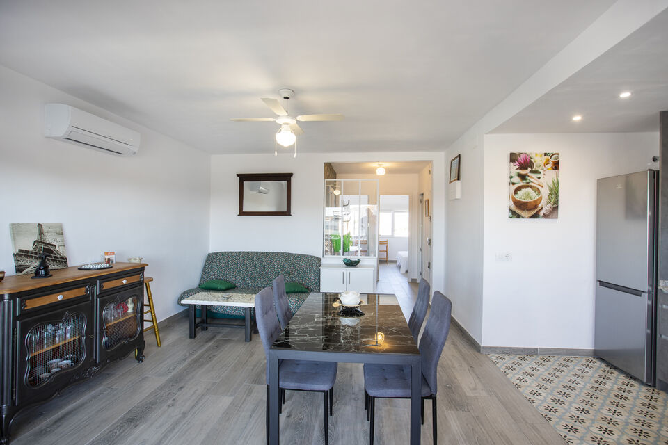 Renovated two-bedroom penthouse with mooring and parking in a quiet area