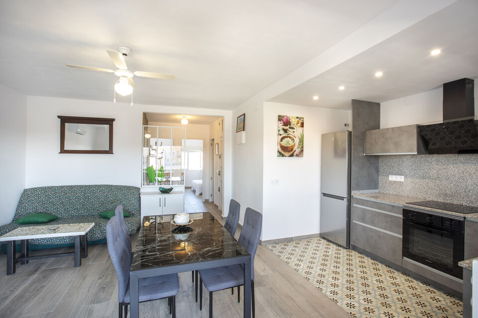 Renovated two-bedroom penthouse with mooring and parking in a quiet area