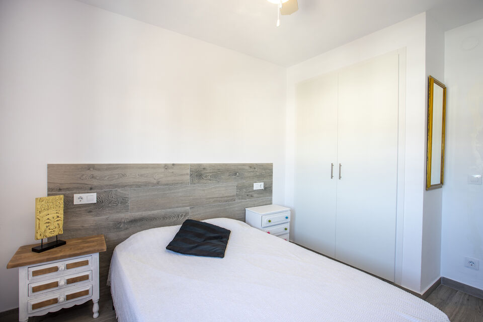 Renovated two-bedroom penthouse with mooring and parking in a quiet area