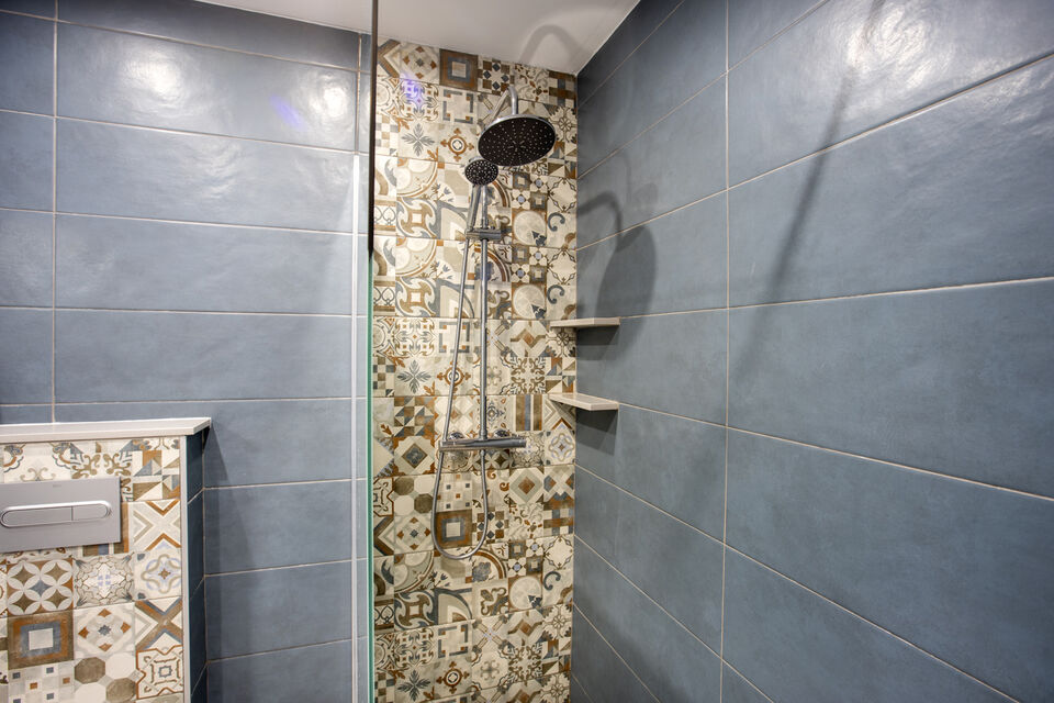 Renovated two-bedroom penthouse with mooring and parking in a quiet area