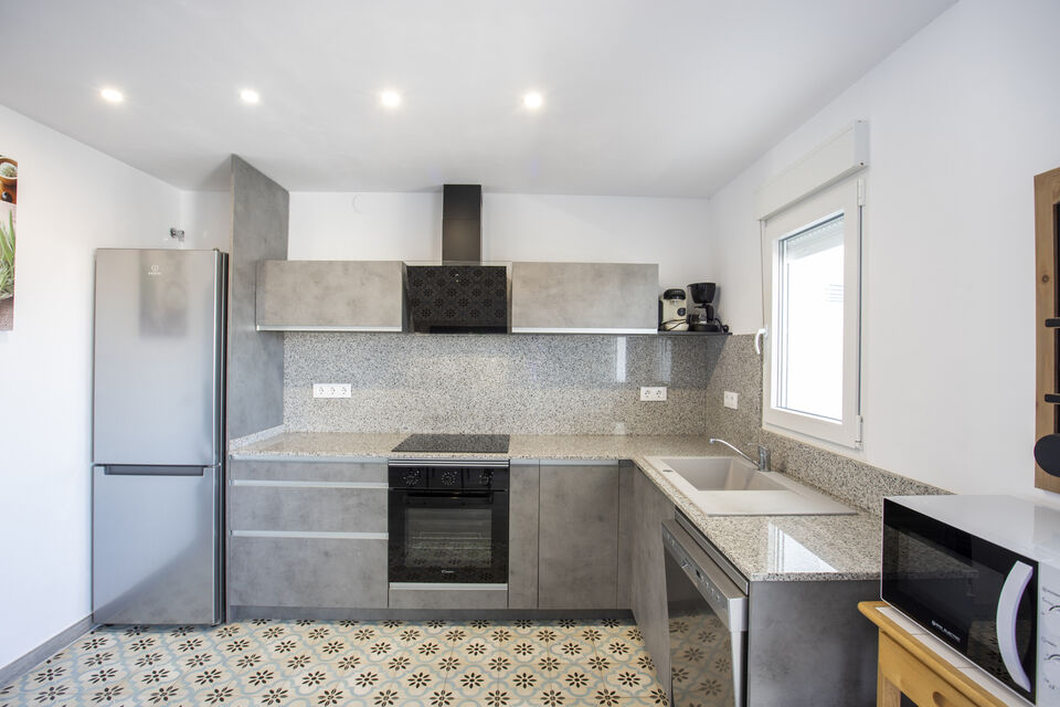 Renovated two-bedroom penthouse with mooring and parking in a quiet area