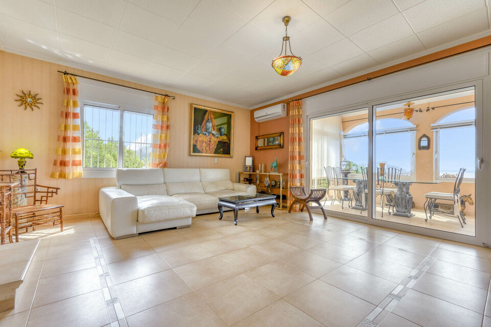 Elegante Villa mit herrlichem Panoramablick auf das Meer in Roses