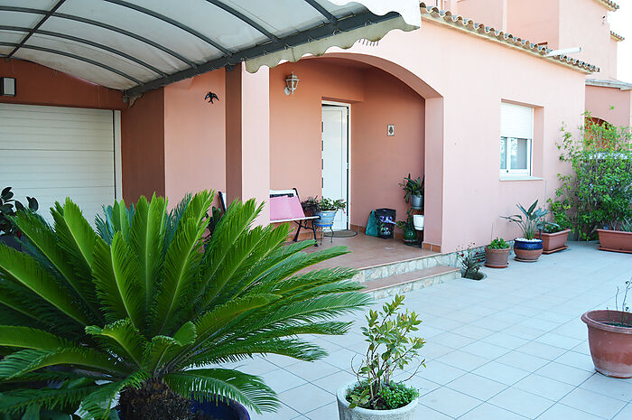 Bright house for sale in Empuriabrava (Costa Brava)