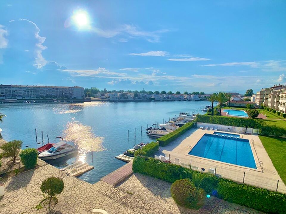Bonito apartamento con parking en venta en Empuriabrava
