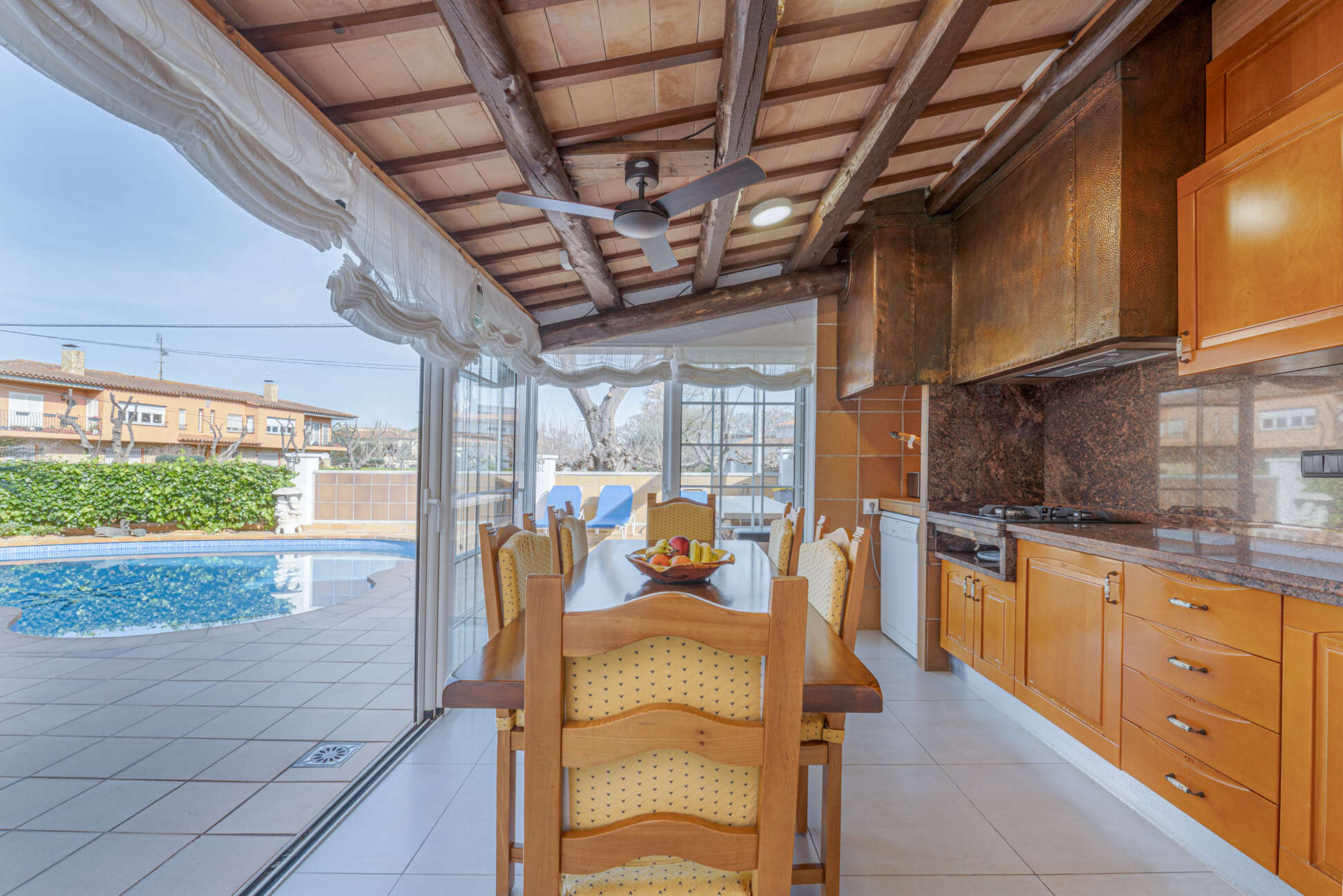 https://translate.google.es/?hl=es&amp;sl=es&amp;tl=en&amp;text=Espectacular%20casa%20con%20piscina%20y%20garaje