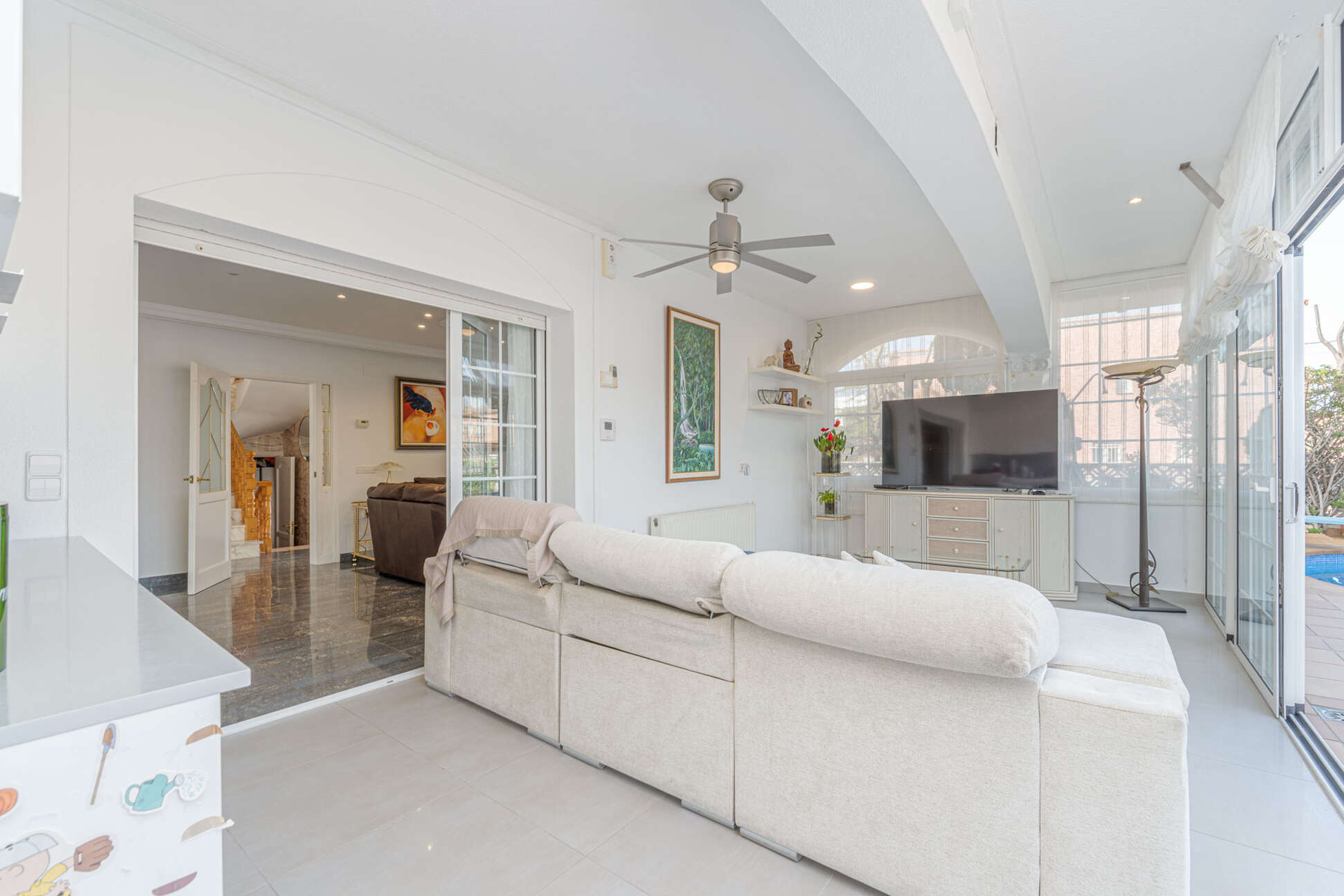 https://translate.google.es/?hl=es&amp;sl=es&amp;tl=en&amp;text=Espectacular%20casa%20con%20piscina%20y%20garaje