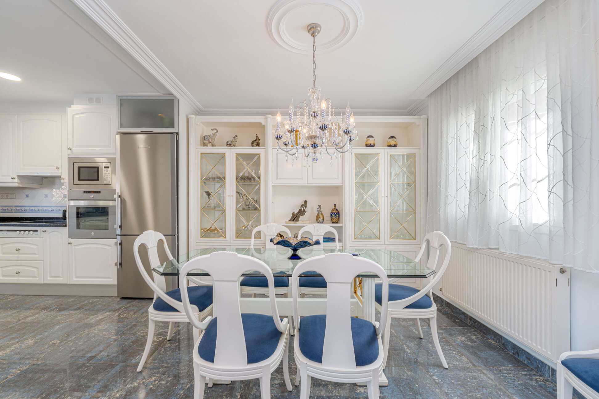 https://translate.google.es/?hl=es&amp;sl=es&amp;tl=en&amp;text=Espectacular%20casa%20con%20piscina%20y%20garaje