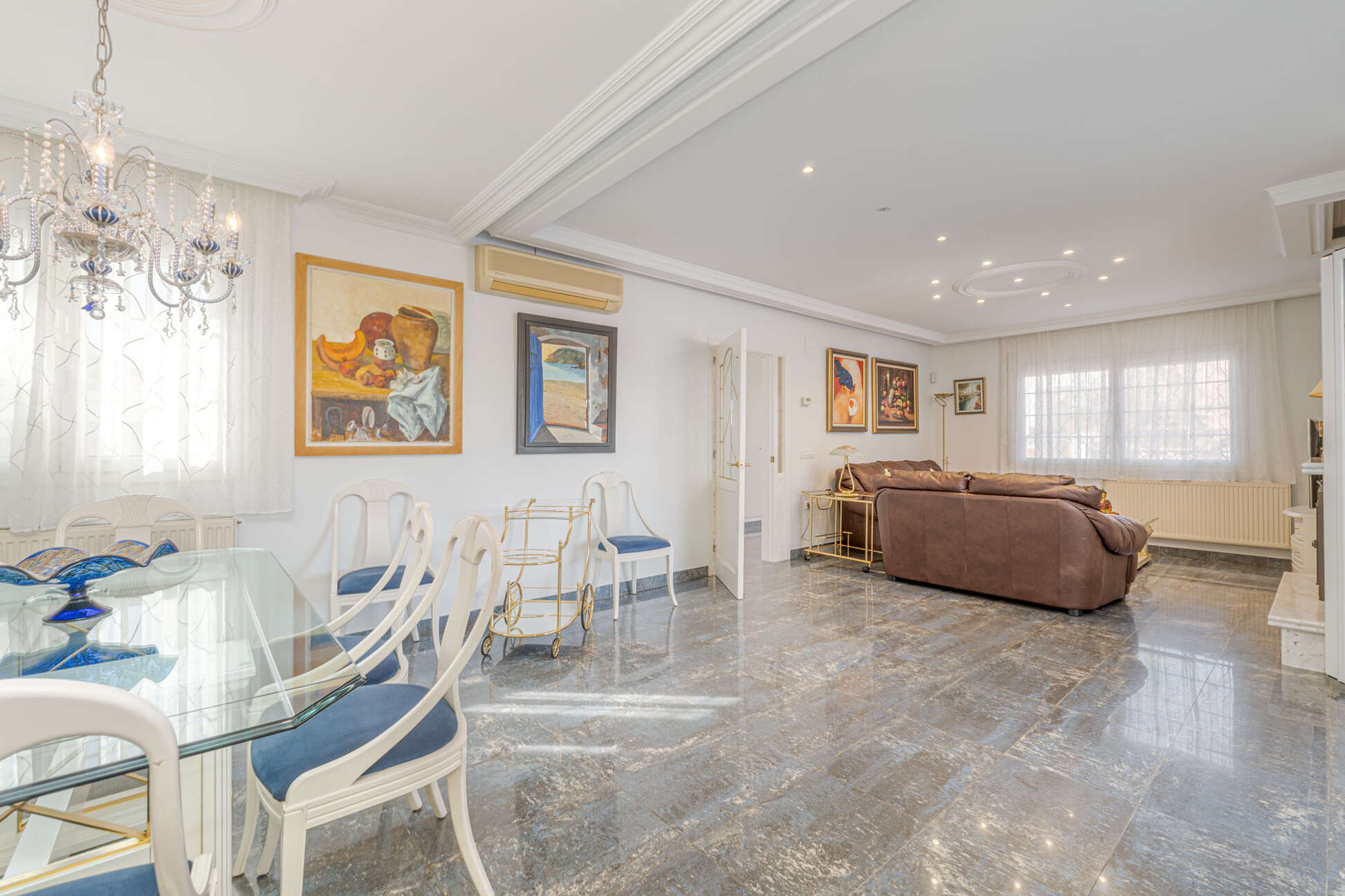 https://translate.google.es/?hl=es&amp;sl=es&amp;tl=en&amp;text=Espectacular%20casa%20con%20piscina%20y%20garaje