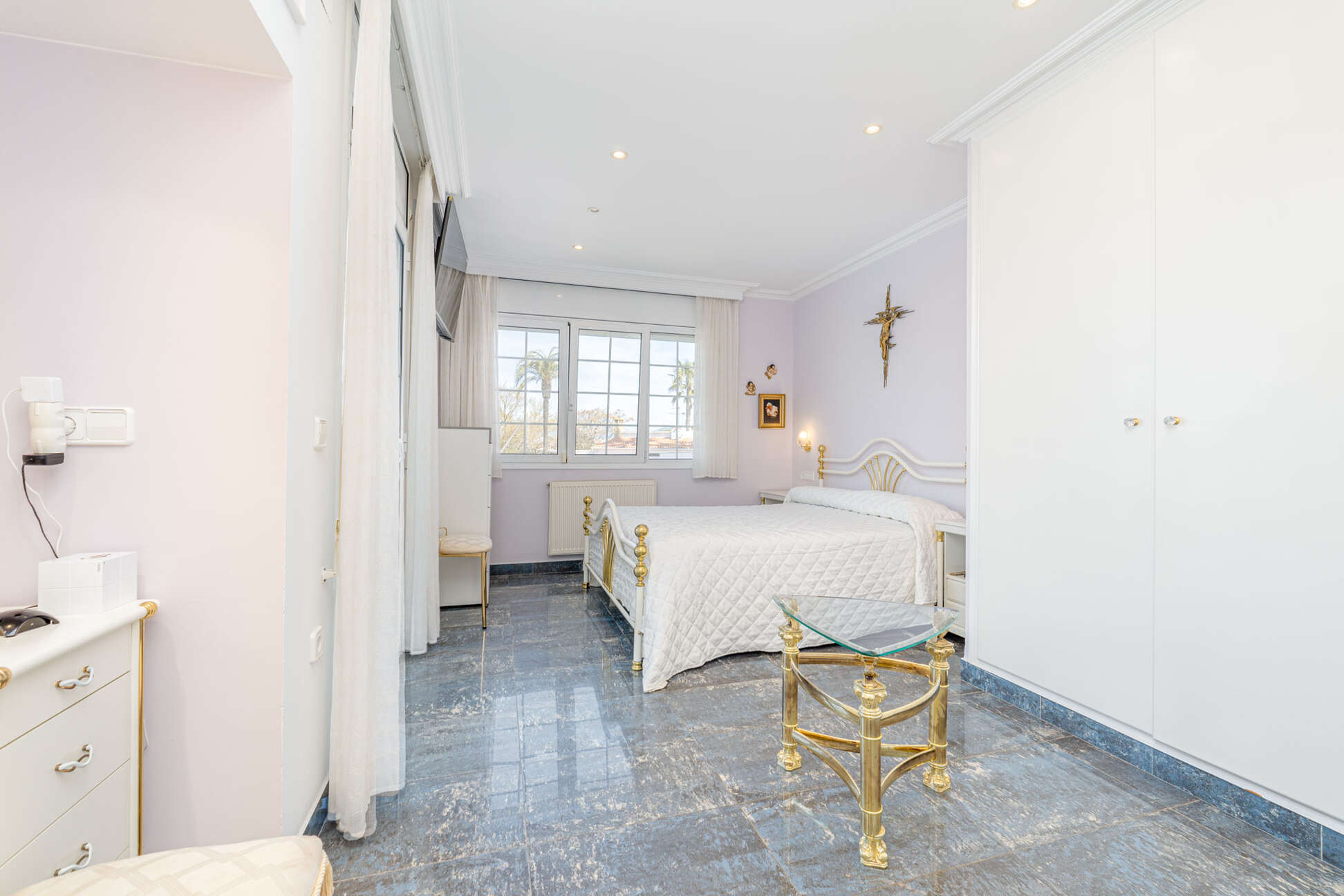 https://translate.google.es/?hl=es&amp;sl=es&amp;tl=en&amp;text=Espectacular%20casa%20con%20piscina%20y%20garaje