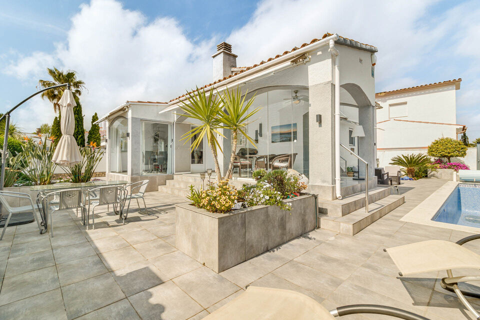 Maison/Villa avec grande piscine à vendre à Empuriabrava