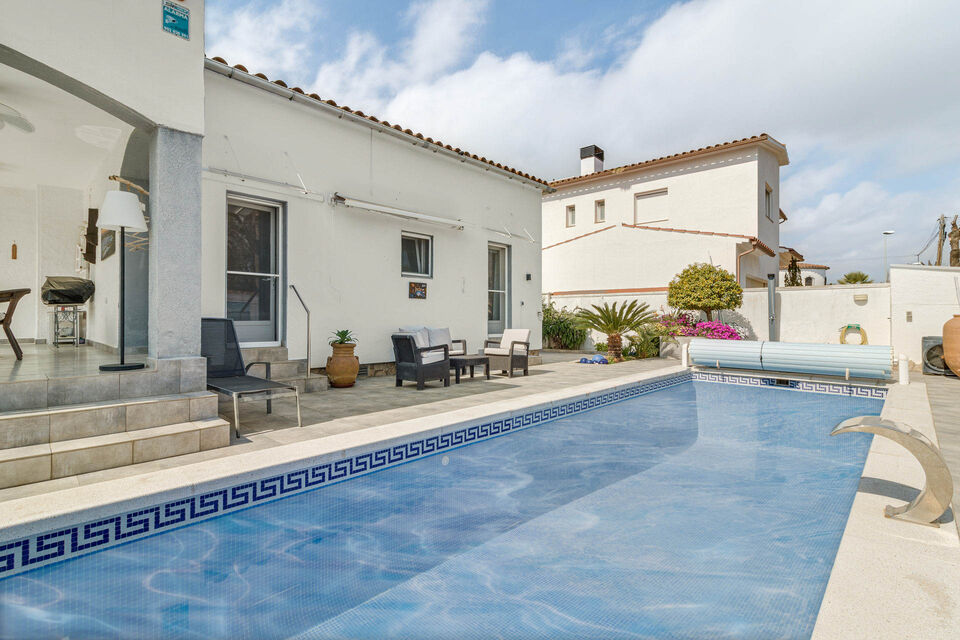 Haus/Villa mit großem Pool in Empuriabrava zu verkaufen