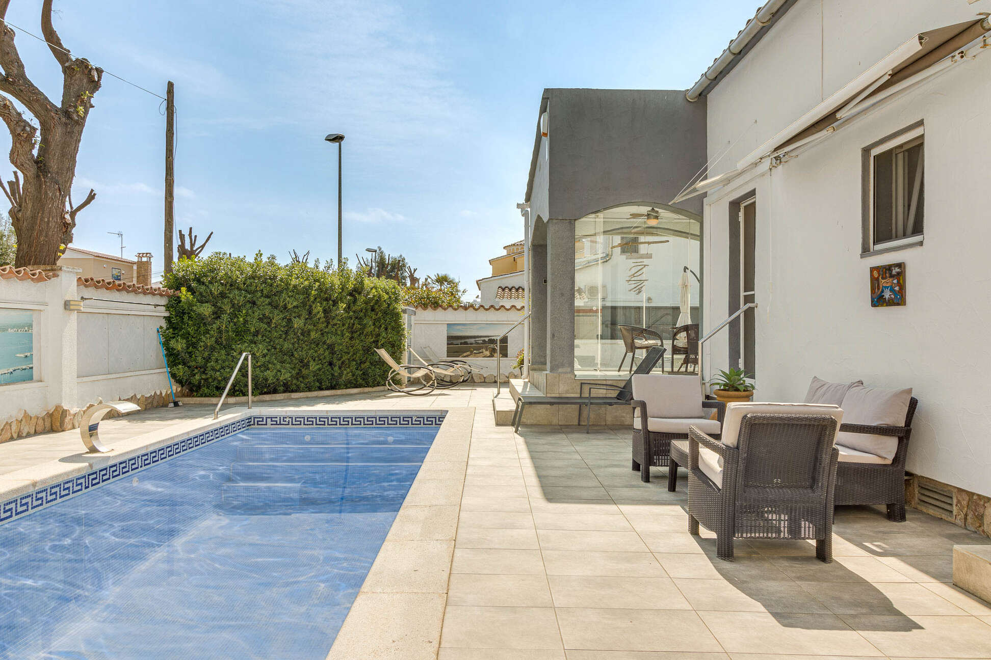 House/Villa with large pool for sale in Empuriabrava