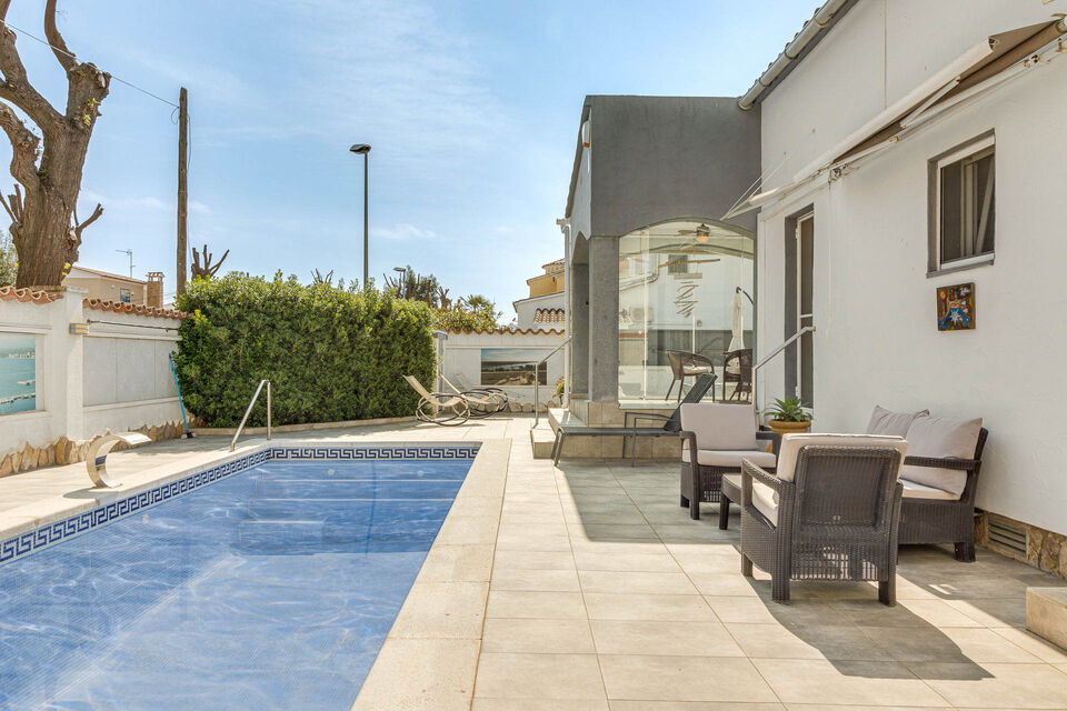 Maison/Villa avec grande piscine à vendre à Empuriabrava