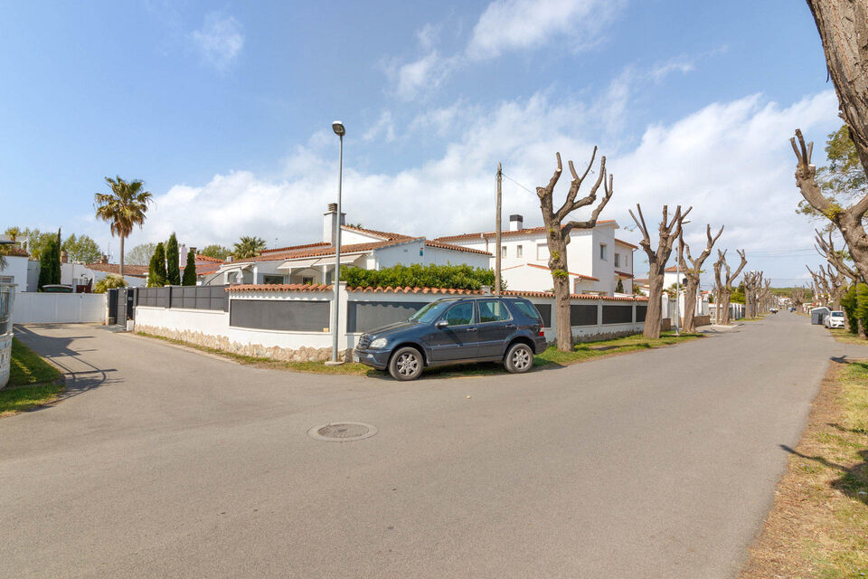 Maison/Villa avec grande piscine à vendre à Empuriabrava