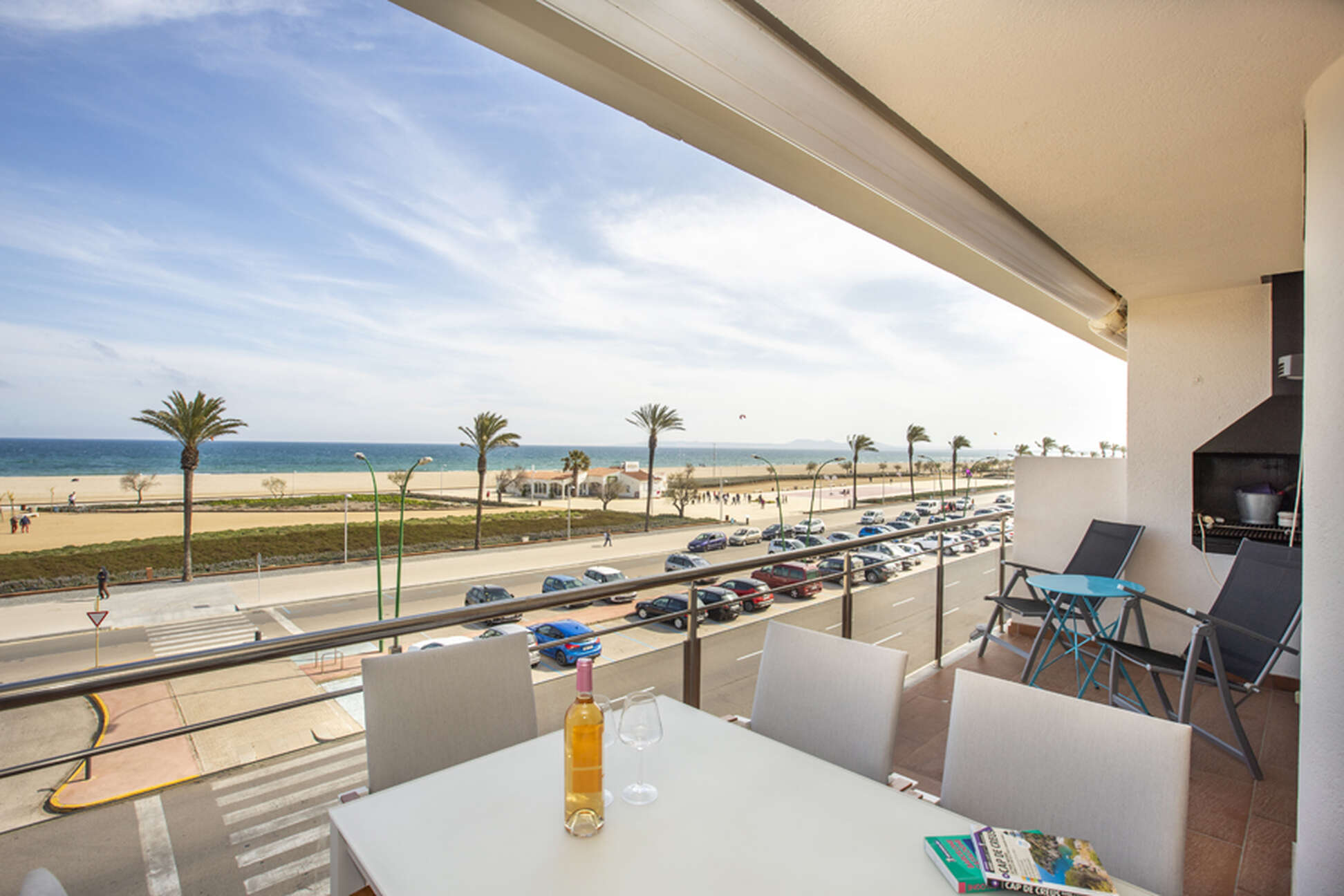 Select apartment with sea views in Empuriabrava