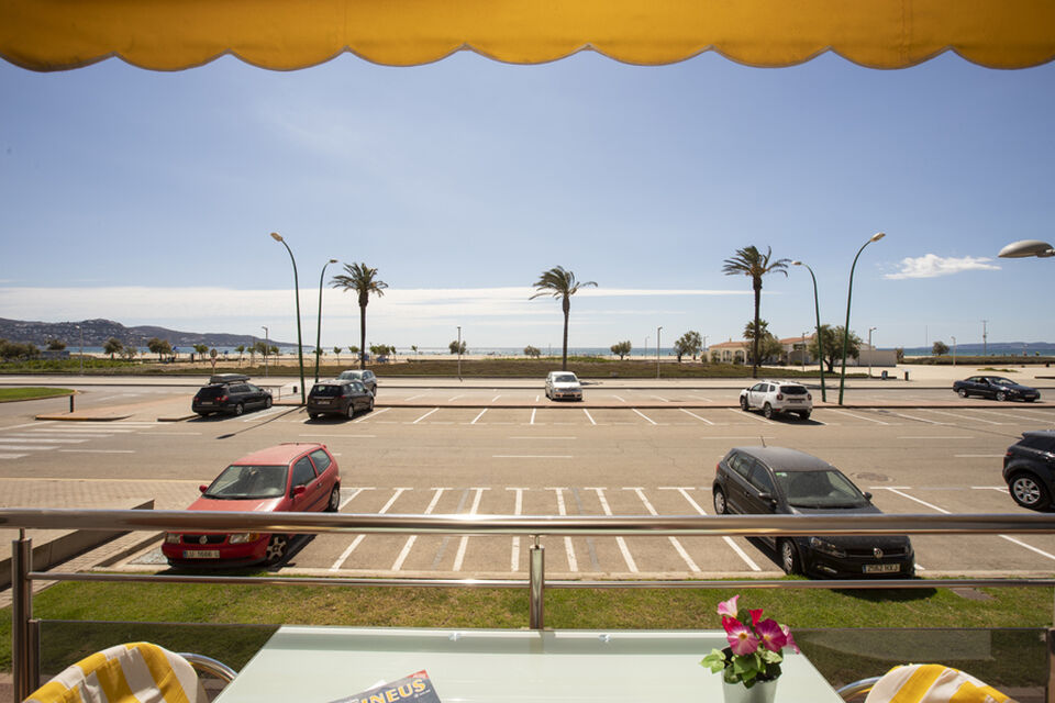 Fantástico  apartamento con vistas al mar en Empuriabrava