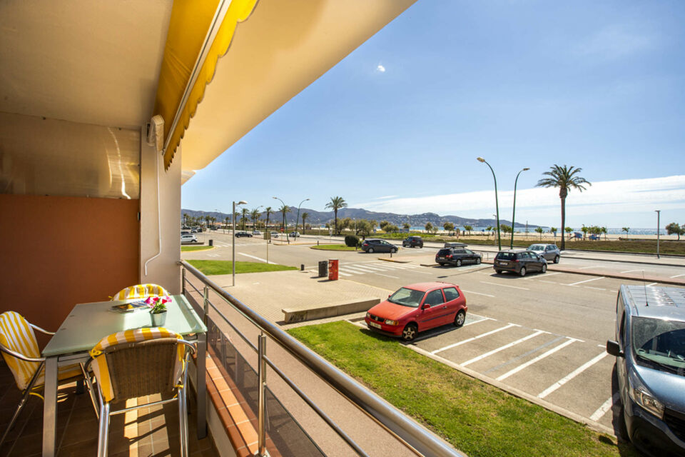 Fantástico  apartamento con vistas al mar en Empuriabrava