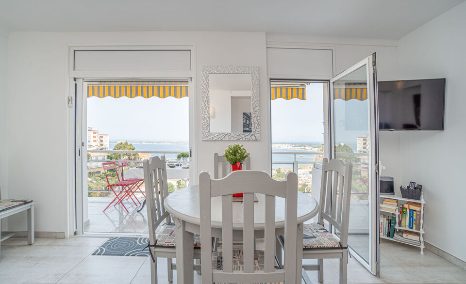 Apartamento en venta con vistas al mar en Roses
