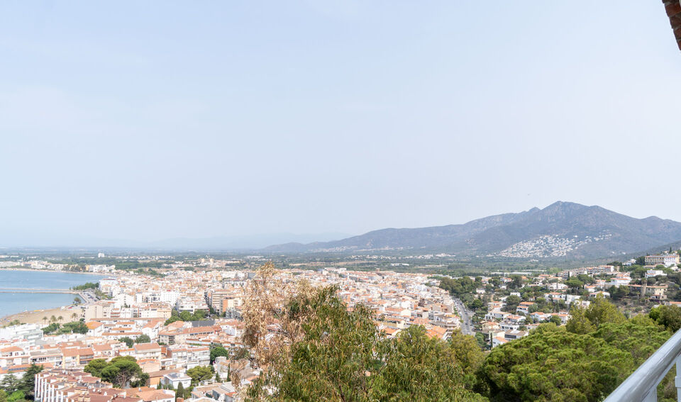 Apartamento en venta con vistas al mar en Roses