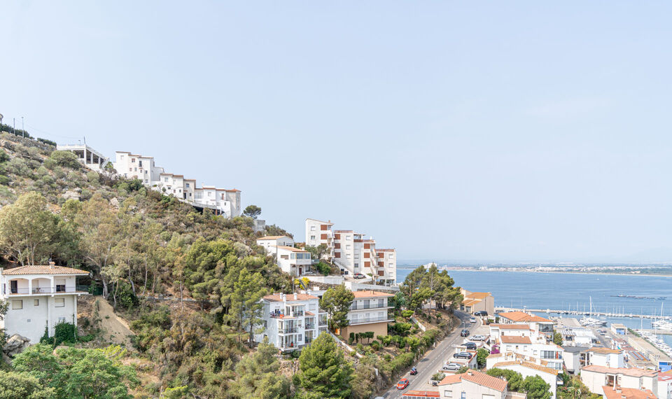 Apartamento en venta con vistas al mar en Roses