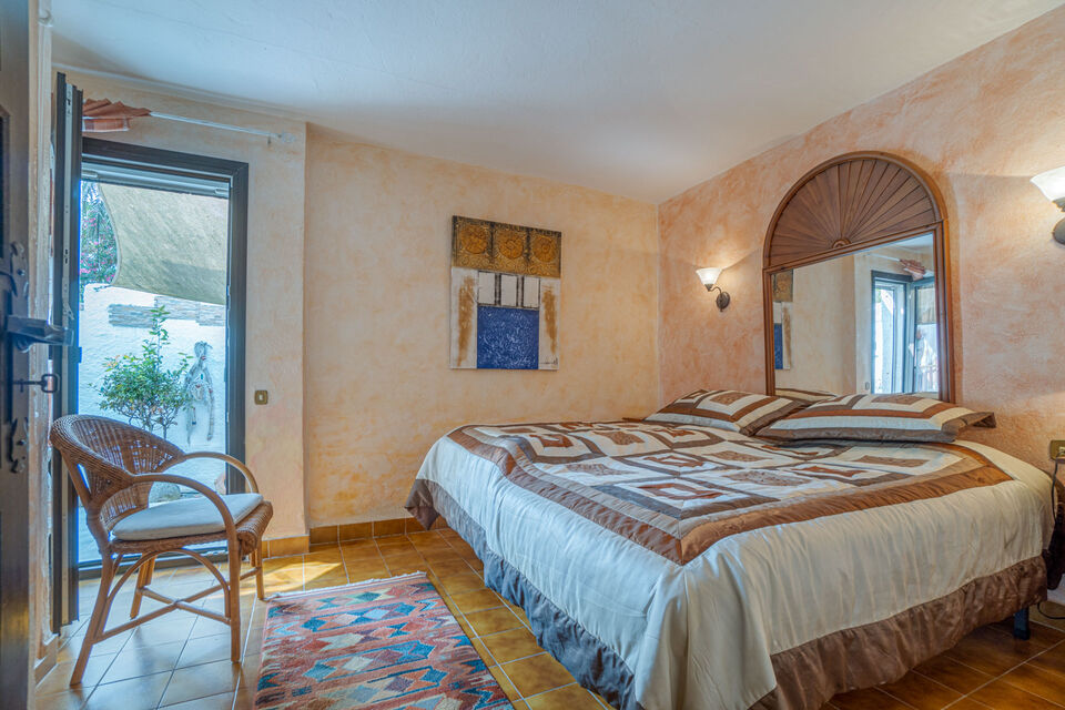 Au centre d'Empuriabrava, cette belle maison avec un joli solarium est à vendre