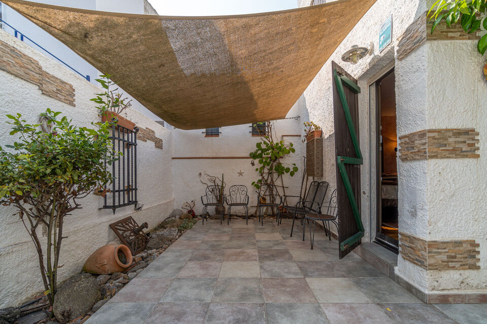Au centre d'Empuriabrava, cette belle maison avec un joli solarium est à vendre