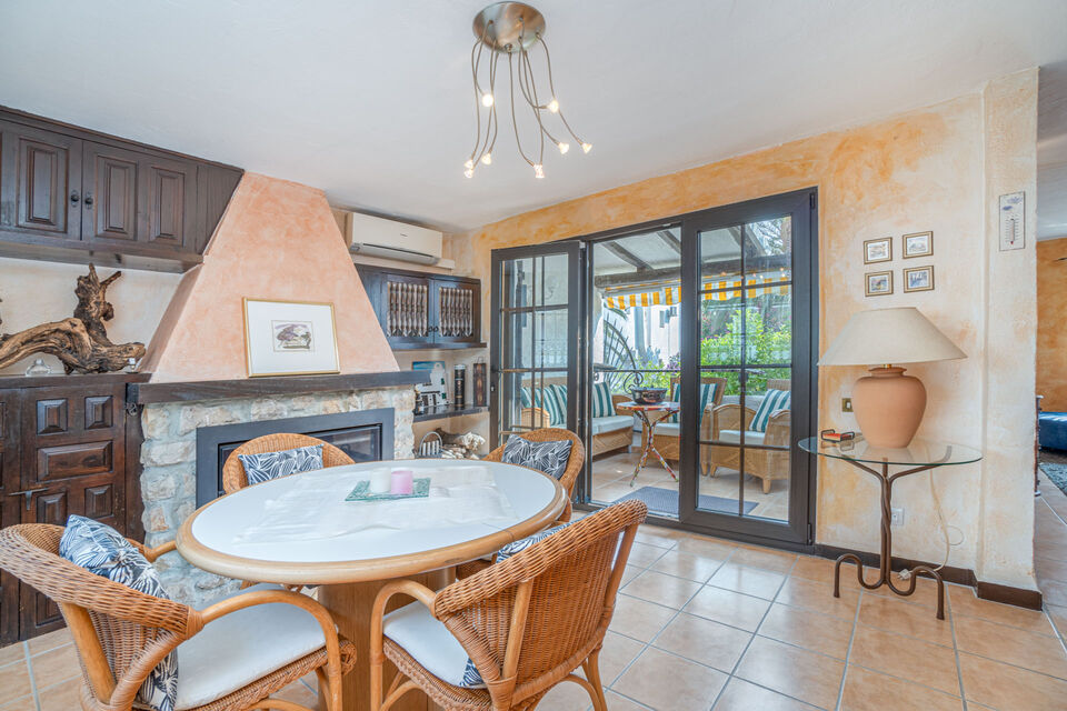 Au centre d'Empuriabrava, cette belle maison avec un joli solarium est à vendre