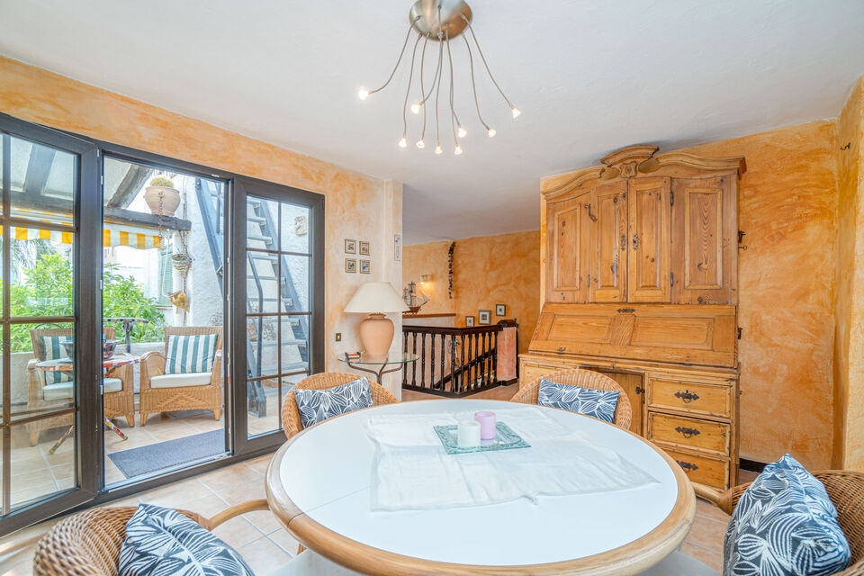 Au centre d'Empuriabrava, cette belle maison avec un joli solarium est à vendre