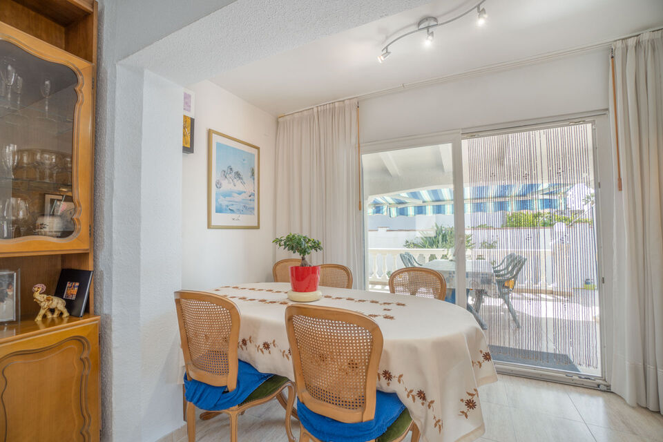 Casa en venta en Empuriabrava con 4 dormitorios y piscina